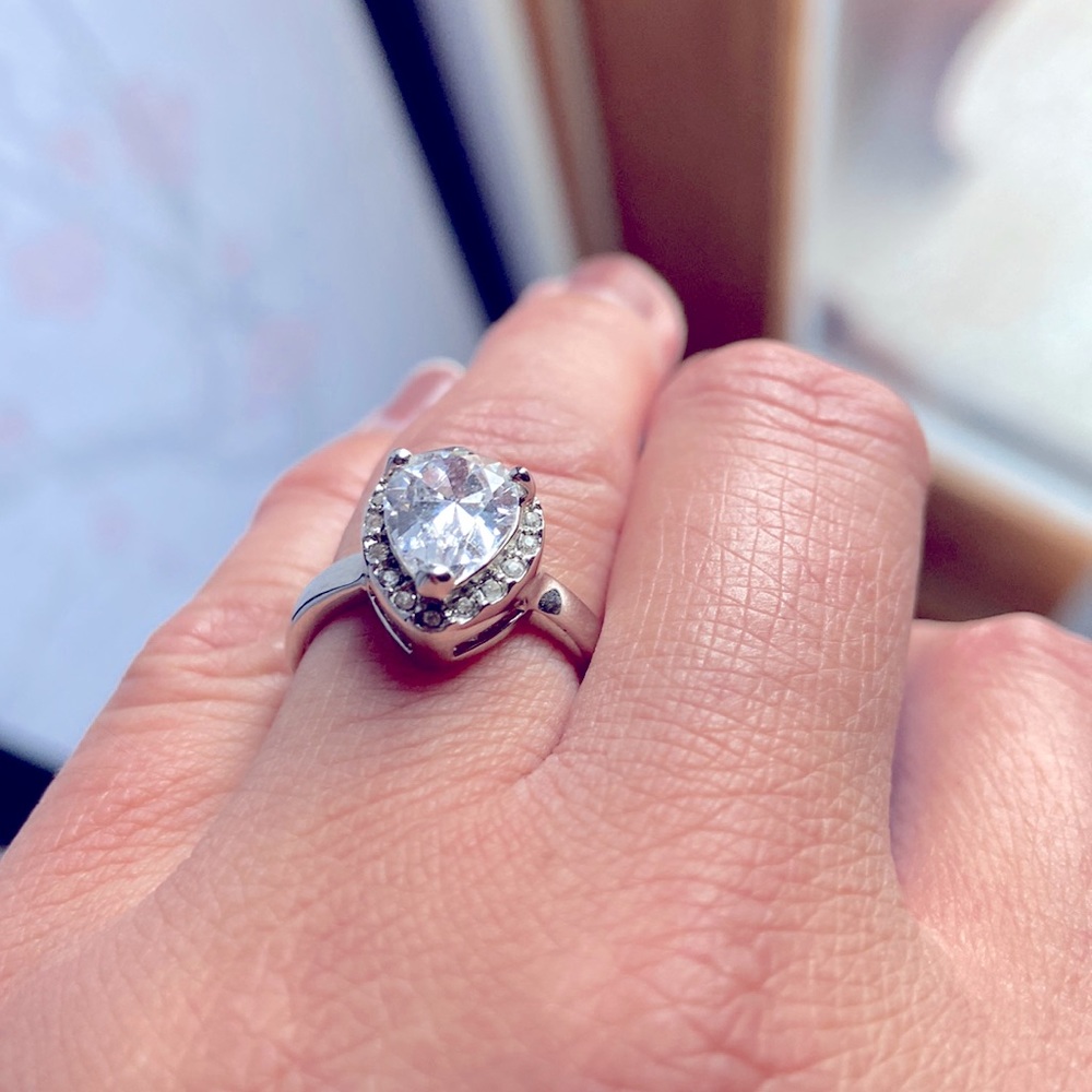 Beautiful silver like sparkly engagement ring